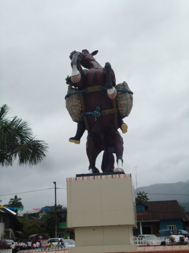 Foto: Monumento a la Naranjilla. - Mera (Pastaza), Ecuador
