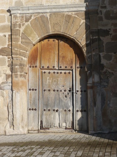 Foto: Puerta iglesia Santa María - Villanañe (Álava), España