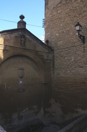 Foto: Fuente del centro histórico - Sádaba (Zaragoza), España