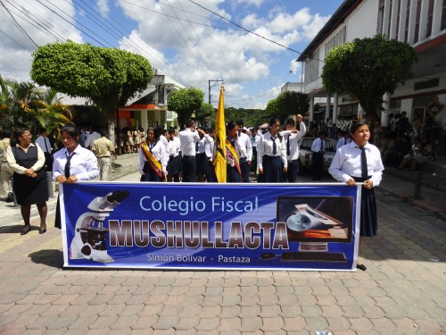 Foto: Colegio Mushullacta - Puyo (Pastaza), Ecuador