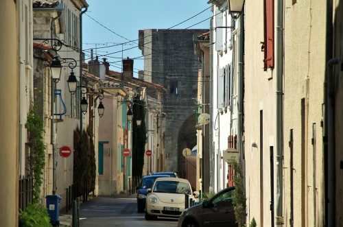 Foto: Interior de la ciudad amurallada - Aigues-Mortes (Languedoc-Roussillon), Francia
