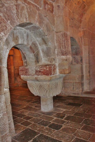 Foto: Monasterio de Leyre: cripta - Yesa (Navarra), España