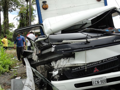 Foto: Vehiculo chocado - Shell (Pastaza), Ecuador