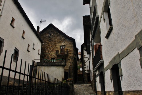 Foto: Vista del pueblo - Ochagavía (Navarra), España