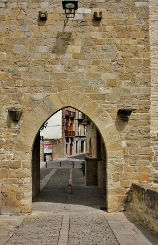 Foto: Puerta de la muralla - Puente la Reina (Navarra), España