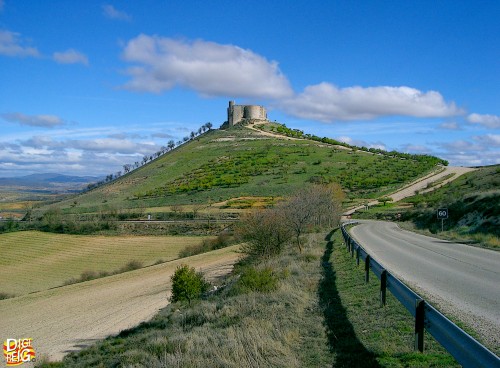 Foto: El Castillo del Cid, desde la carretera. - Jadraque (Guadalajara), España