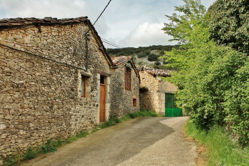 Foto: Vista del pueblo - Puentedey (Burgos), España