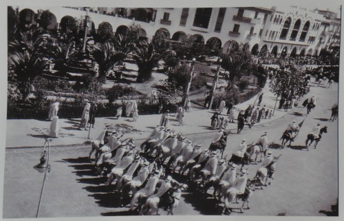 Foto: antigua foto de desfile militar - Larache (Tanger-Tétouan), Marruecos