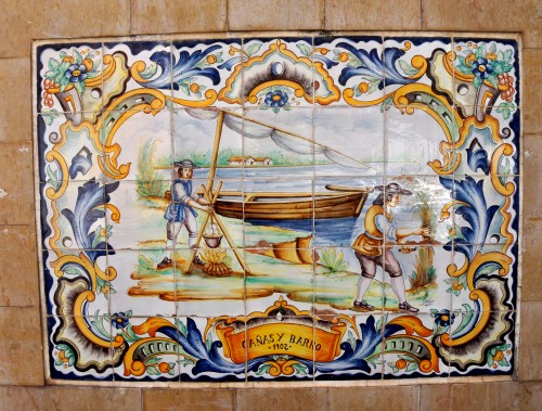 Foto: Mosaico de azulejos - Manises (València), España
