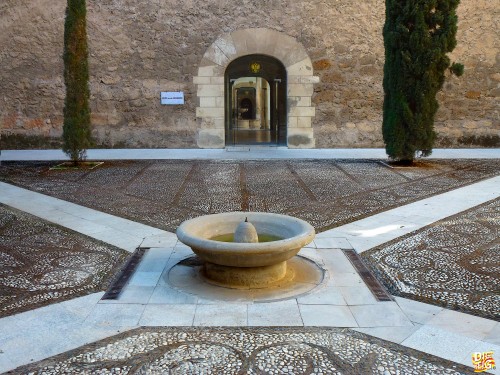 Foto: Patio de los Mármoles en Antiguo Hospital Real. - Granada (Andalucía), España