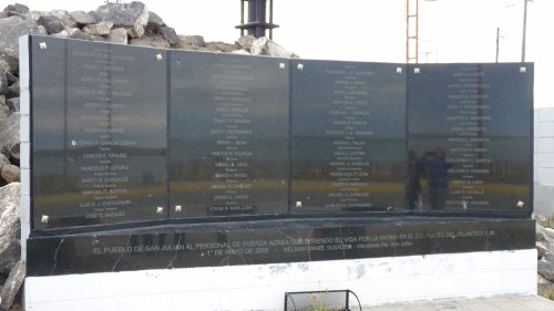 Foto: Monumento a los caídos en la Guerra por las Islas Malvinas Argentinas. - Puerto San Julián (Santa Cruz), Argentina