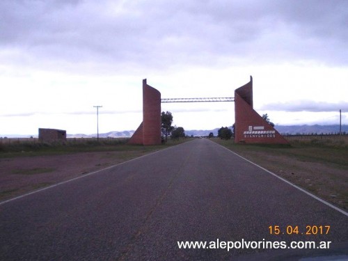 Foto: Acceso a Saavedra - Saavedra (Buenos Aires), Argentina