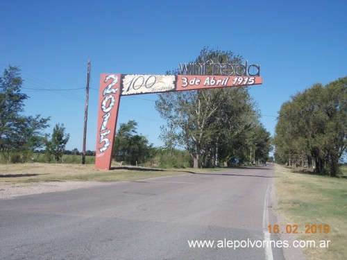 Foto: Acceso a Winifreda - Winifreda (La Pampa), Argentina