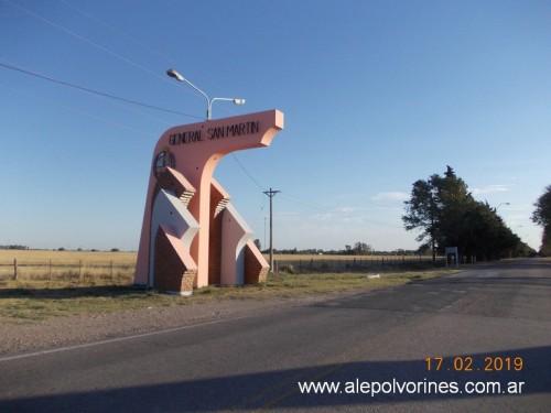 Foto: Acceso a General San Martin - General San Martin (La Pampa), Argentina