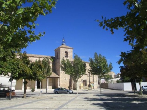 Foto: La iglesia vista desde la plaza - Yebra (Castilla La Mancha), España