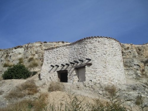 Foto: Vista diurna del horno de la antigua yesería - Driebes (Castilla La Mancha), España