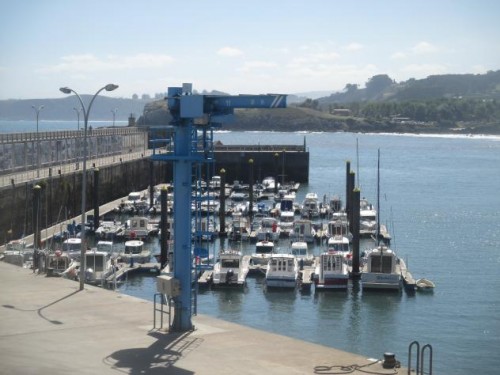Foto: Bonita vista del puerto con su espigón - Candás (Asturias), España