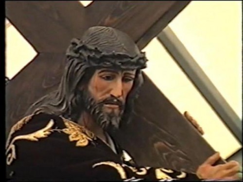 Foto: Cristo portando la cruz en un paso de semana santa - Teruel (Aragón), España