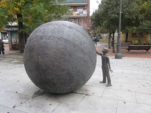 Foto: Escultura El buzón de las palabras en Carabanchel - Madrid (Comunidad de Madrid), España