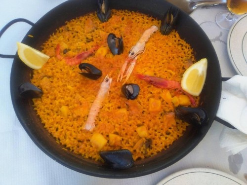 Foto: Plato típico: paella de marisco - Oliva (València), España