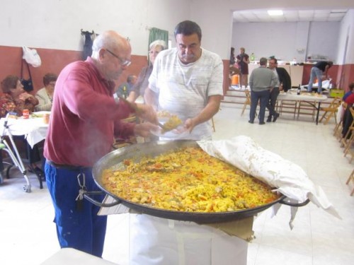 Foto: Paella mixta el día de la comida de los jubilados - Mazuecos (Guadalajara), España