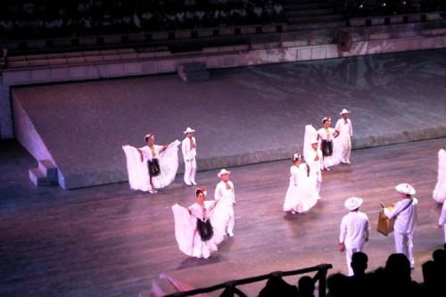 Foto: Bailes folklóricos en el gran teatro - XCaret (Quintana Roo), México