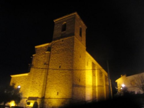 Foto: Iglesia de San Esteban iluminada - Albares (Guadalajara), España
