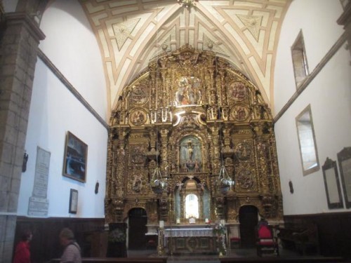 Foto: Retablo mayor en la iglesia de Santa María - Luanco (Asturias), España