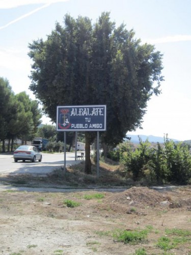 Foto: Cartel a la entrada del municipio - Albalate de Zorita (Guadalajara), España