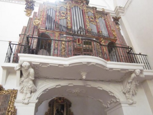 Foto: Órgano sobre un balcón en la Colegiata - Pastrana (Guadalajara), España