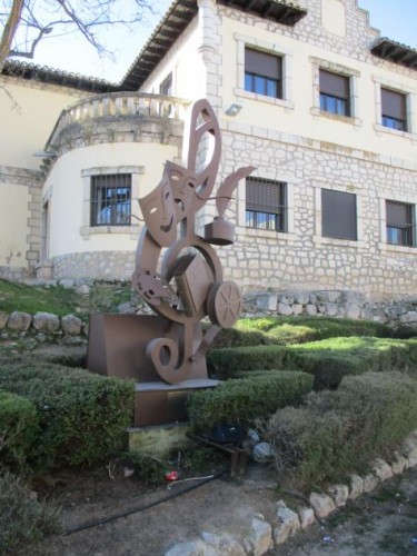 Foto: Escultura dedicada a las artes - Villarejo de Salvanés (Madrid), España