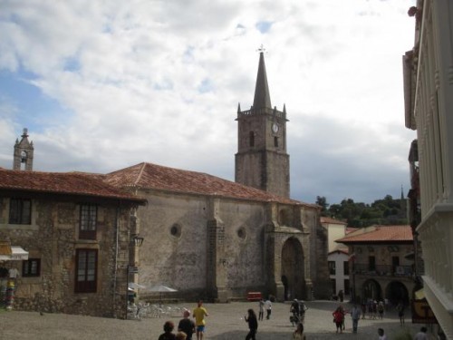 Foto: Iglesia de San Cristóbal - Comillas (Cantabria), España