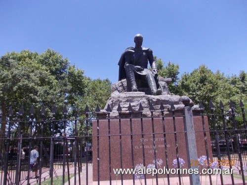 Foto: Monumento Gral San Martin - Moreno (Buenos Aires), Argentina