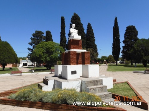 Foto: Quetrequen - Monumento a la Madre - Quetrequen (La Pampa), Argentina