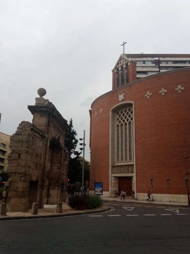 Foto: Puerta del Carmen y Convento de las MM. Carmelitas - Zaragoza (Aragón), España