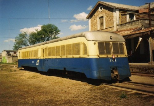 Foto: coche motor en estación Pando - Pando (Canelones), Uruguay