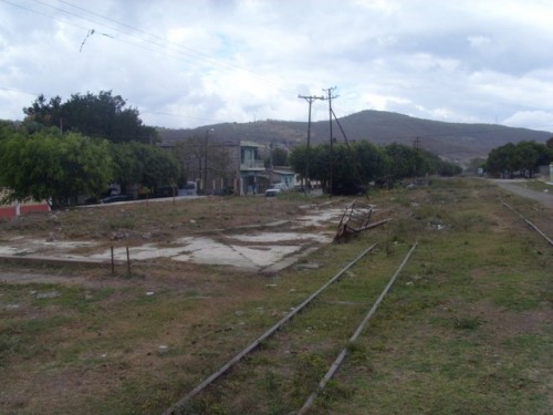 Foto: cimientos de la estación El Progreso; trocha 91,4 cm - Guastatoya (El Progreso), Guatemala