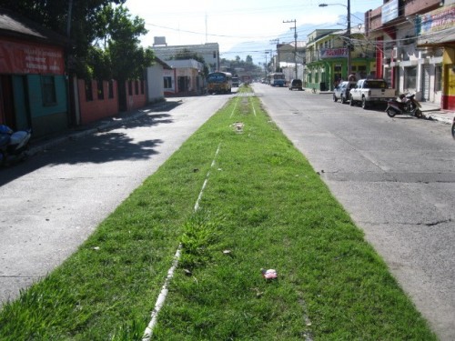 Foto: a falta de tren, voy por la vía - La Ceiba (Atlántida), Honduras