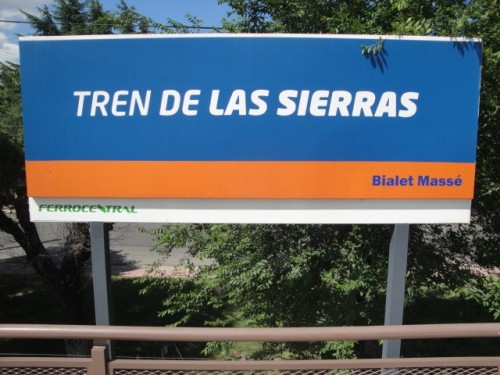 Foto: cartel del Tren de las Sierras - Bialet Massé (Córdoba), Argentina