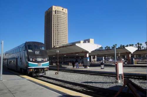 Foto: tren de Metrolink llegando a Union Station - Los Ángeles (California), Estados Unidos