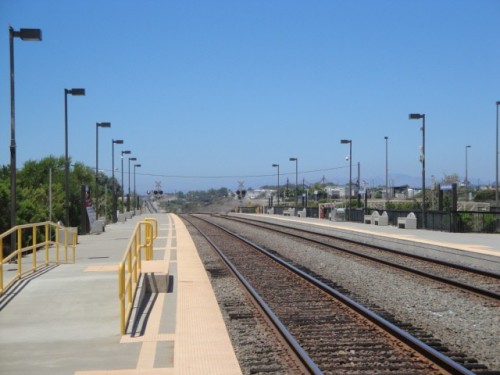 Foto: estación Carlasbad Poinsettia, del tren Coaster - Carlsbad (California), Estados Unidos