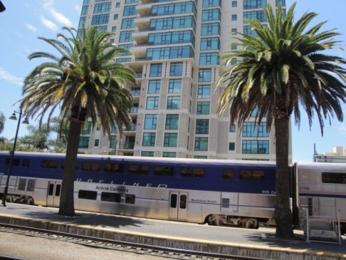 Foto: tren Pacific Surfliner en la San Diego Santa Fe Depot - San Diego (California), Estados Unidos