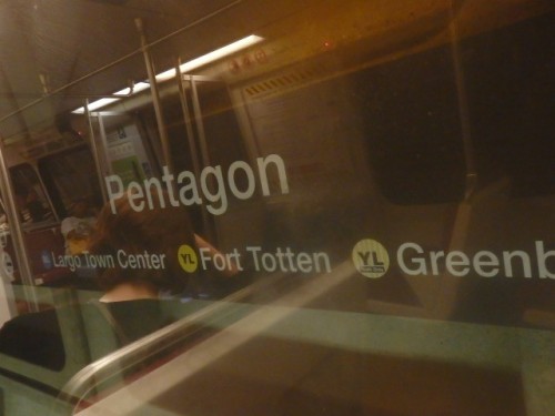 Foto: nomenclador de estación del Metro de Washington - Arlington (Virginia), Estados Unidos