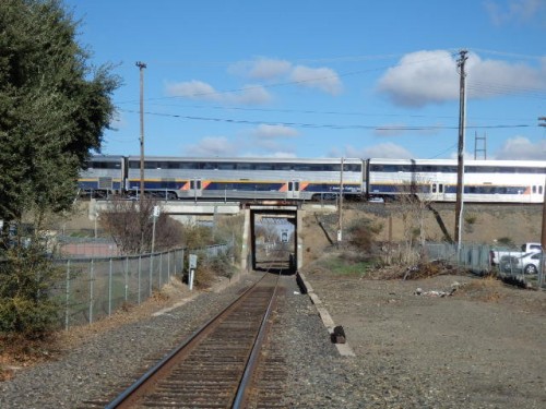 Foto: Amtrak pasando por las afueras de Sacramento - Sacramento (California), Estados Unidos