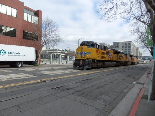 Foto: Union Pacific circulando por la calle - Oakland (California), Estados Unidos