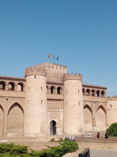 Foto: Castillo de la Aljafería, sede de las Cortes de Aragón - Zaragoza (Aragón), España