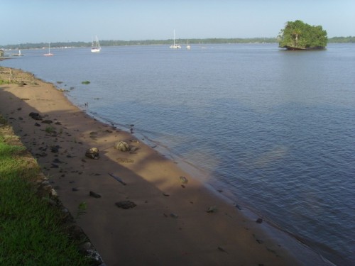 Foto: río Maroni, que separa de Surinam - Saint-Laurent-du-Maroni, Guyana Francesa